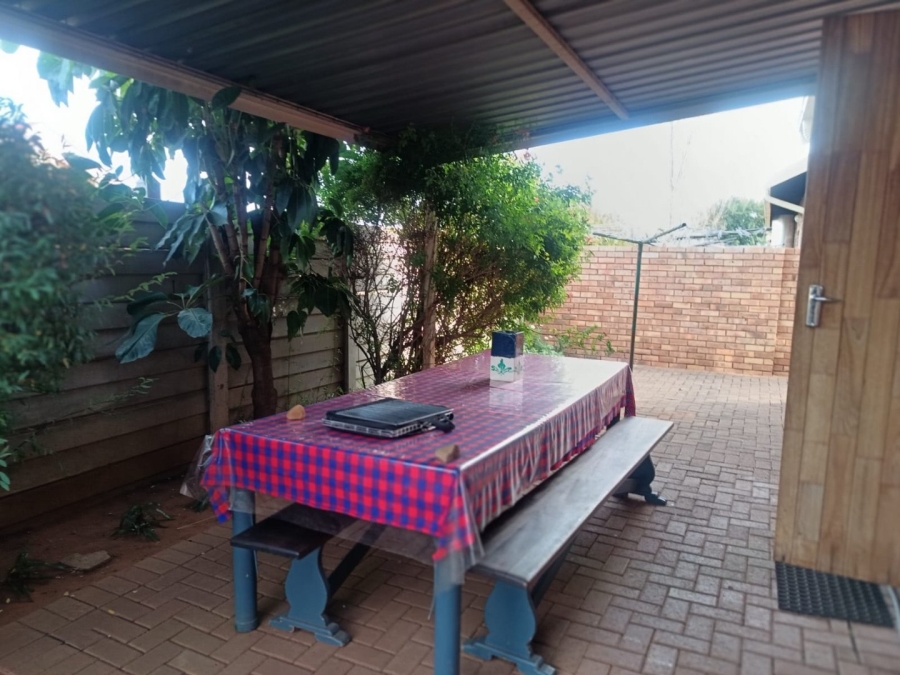 2 Bedroom Property for Sale in Rhodesdene Northern Cape